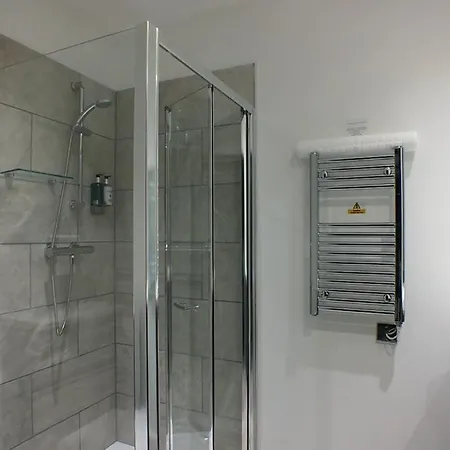 The Piebald Hotel 3*